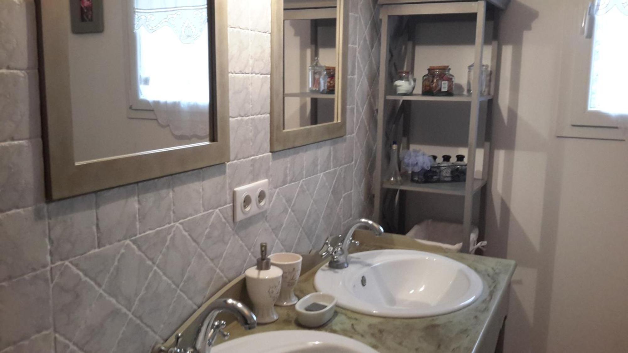 L'Abrialys Bed and Breakfast Lorgues Buitenkant foto